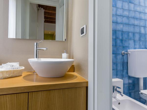 Vecchia Verona Rooms & Apartments : photo 10 de la chambre appartement 2 chambres avec canapé-lit (5 adultes)