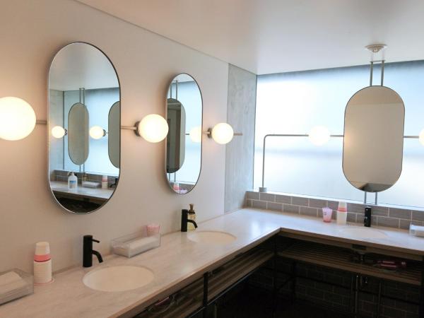 CAFETEL Kyoto Sanjo for Ladies : photo 1 de la chambre chambre triple avec salle de bains commune - réservée aux femmes