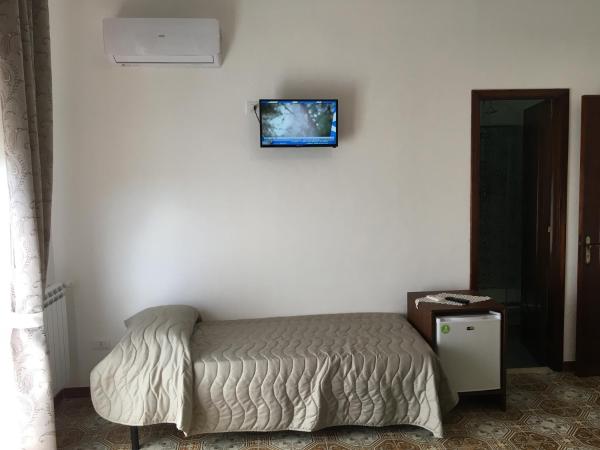 Al Chiaro Di Luna : photo 6 de la chambre chambre double ou lits jumeaux supérieure avec salle de bains privative