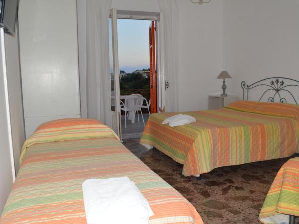 Hotel Polito : photo 7 de la chambre chambre quadruple - vue sur mer