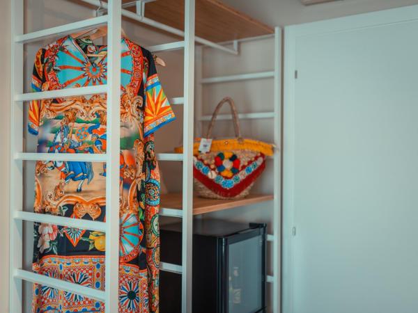 A'Coffa - Rooms&Breakfast : photo 10 de la chambre chambre triple avec salle de bains privative