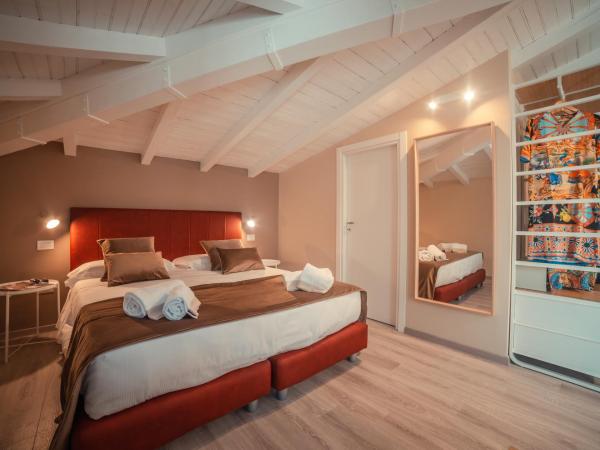 A'Coffa - Rooms&Breakfast : photo 5 de la chambre chambre triple avec salle de bains privative