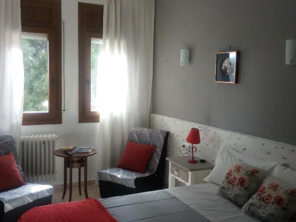 Hostal Los Pinares : photo 6 de la chambre chambre double ou lits jumeaux