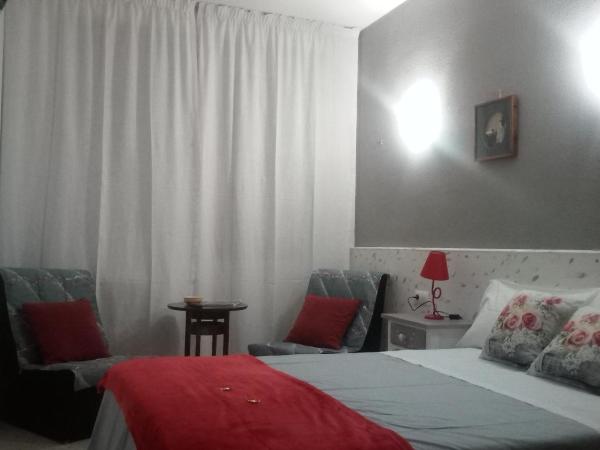 Hostal Los Pinares : photo 10 de la chambre chambre double ou lits jumeaux