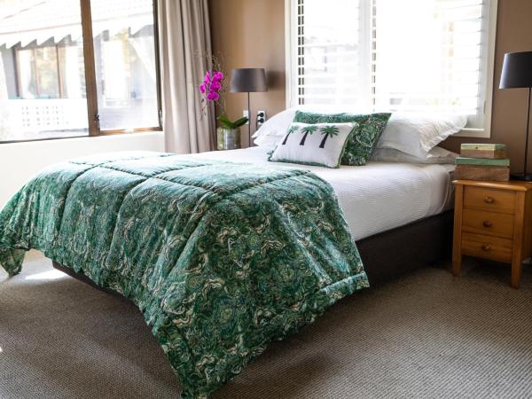 Emerald Inn on Takapuna Beach : photo 3 de la chambre studio avec baignoire spa