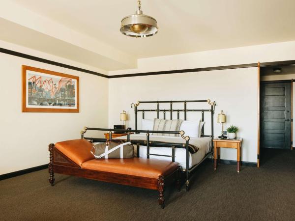 Chicago Athletic Association, part of Hyatt : photo 8 de la chambre suite junior avec lit king-size et vue sur parc