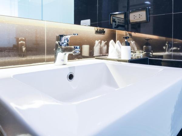 Kiang Haad Beach Hua Hin : photo 5 de la chambre chambre avec 2 grands lits queen-size