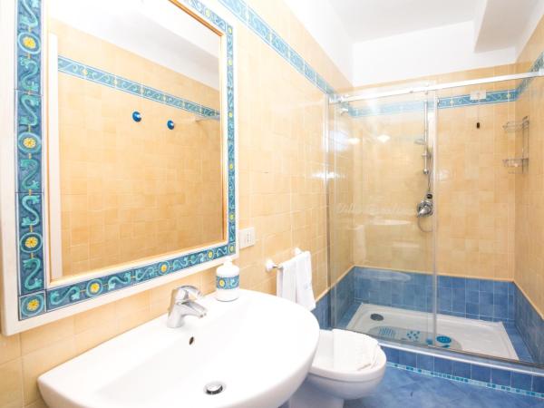 Suite Villa Carolina : photo 7 de la chambre chambre double