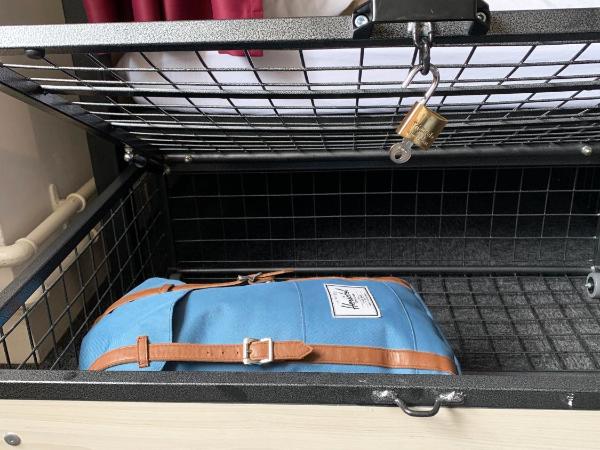 Kinlay Hostel Eyre Square : photo 7 de la chambre lit dans un dortoir mixte de 8 lits avec salle de bains commune