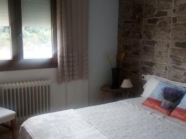 Hostal Los Pinares : photo 7 de la chambre chambre double ou lits jumeaux