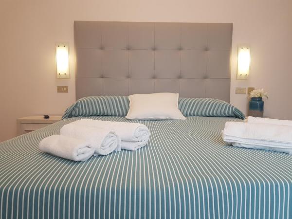 Hotel De La Plage : photo 5 de la chambre chambre double ou lits jumeaux avec balcon