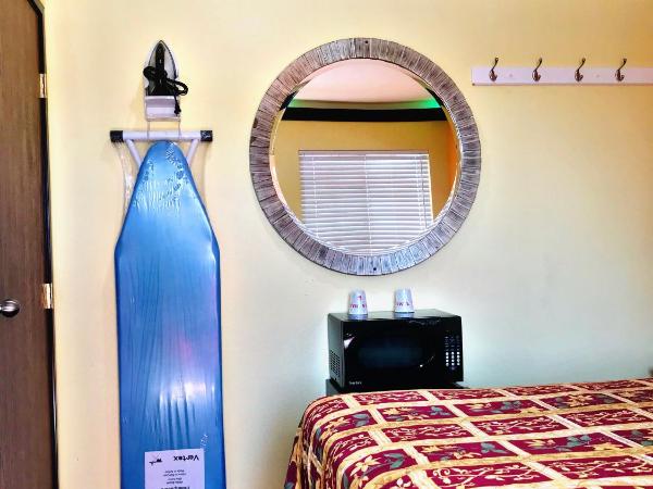 Central Inn Motel : photo 6 de la chambre chambre supérieure lit queen-size