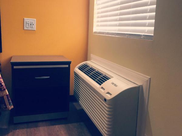 Central Inn Motel : photo 4 de la chambre chambre supérieure lit queen-size