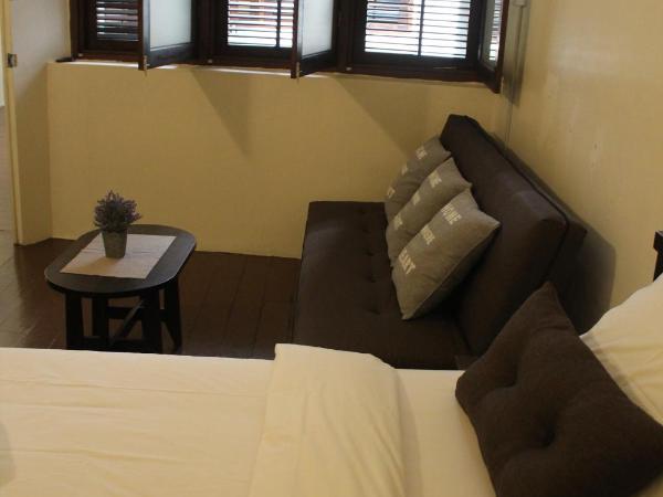 24 Kimberley : photo 6 de la chambre chambre lit queen-size avec salle de bains commune