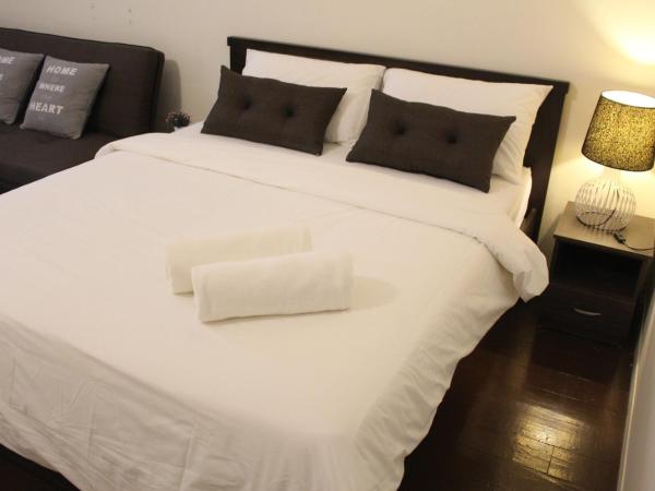 24 Kimberley : photo 4 de la chambre chambre lit queen-size avec salle de bains commune