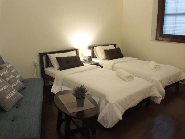 24 Kimberley : photo 4 de la chambre chambre lits jumeaux avec salle de bains commune