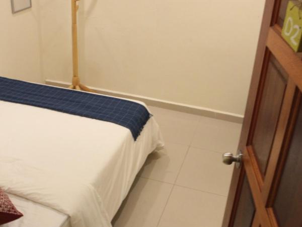 24 Kimberley : photo 3 de la chambre chambre double avec salle de bains commune