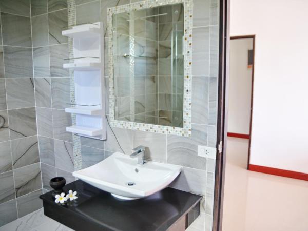 White Flower Lanta : photo 9 de la chambre appartement - vue sur piscine 