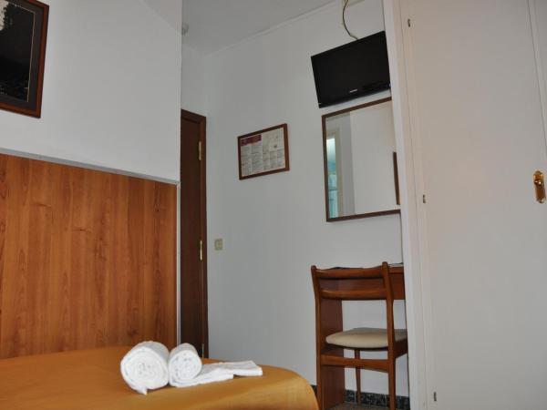 Hostal - Pensión El Amigo : photo 6 de la chambre chambre simple