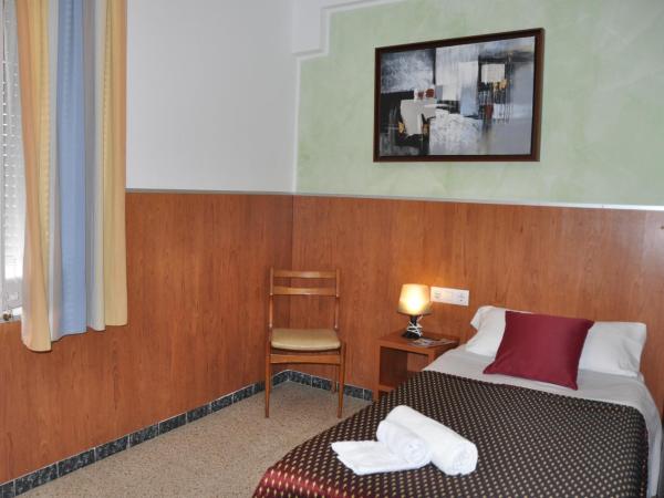 Hostal - Pensión El Amigo : photo 3 de la chambre chambre simple