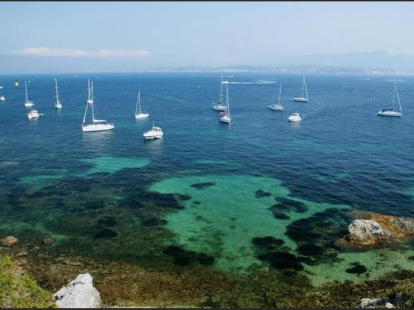ChambreStudio bord de mer, Piscine et SPA : photo 4 de la chambre chambre deluxe (2 adultes + 1 enfant)