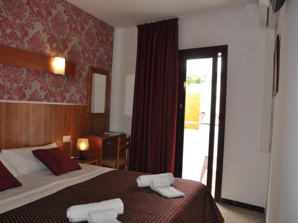 Hostal - Pensión El Amigo : photo 1 de la chambre chambre double avec balcon