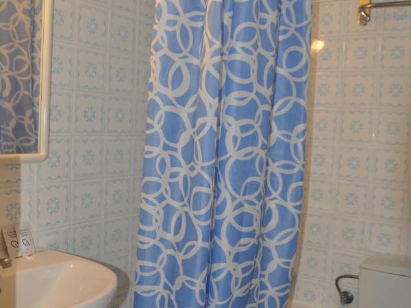 Hostal - Pensión El Amigo : photo 7 de la chambre chambre double avec balcon