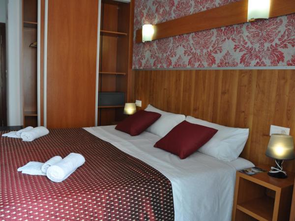 Hostal - Pensión El Amigo : photo 2 de la chambre chambre double avec balcon