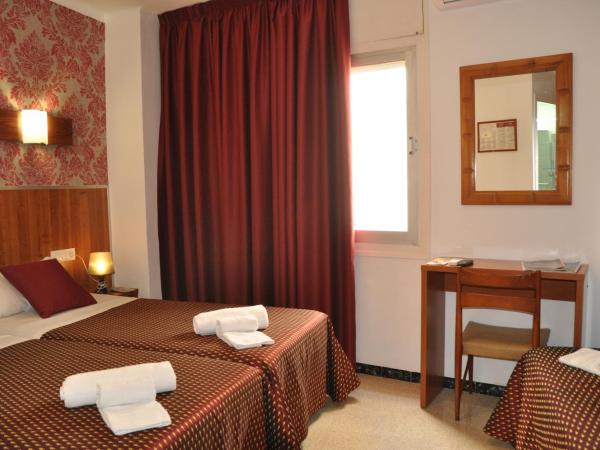 Hostal - Pensión El Amigo : photo 1 de la chambre chambre triple standard