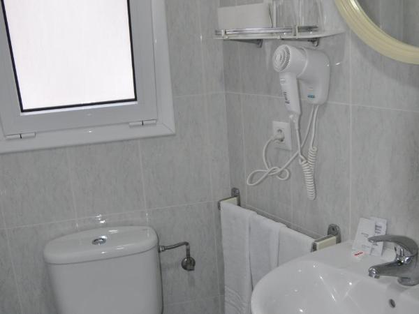 Hostal - Pensión El Amigo : photo 6 de la chambre chambre triple standard