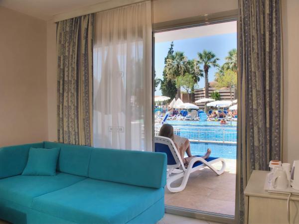 Ephesia Holiday Beach Club : photo 4 de la chambre suite familiale avec piscine (2 adultes + 2 enfants)