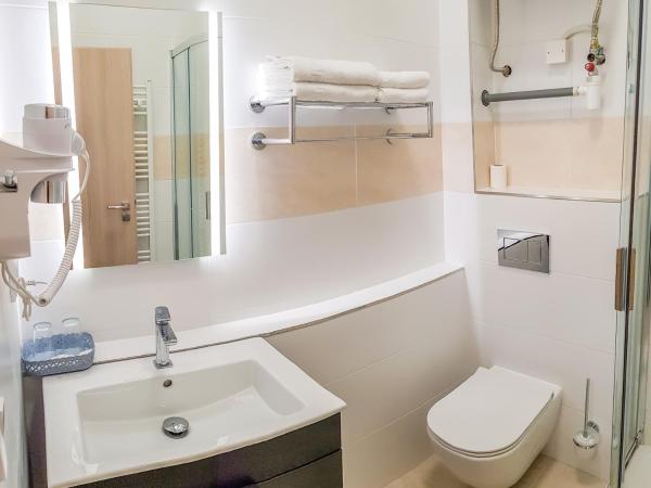 Apartment De Luna : photo 2 de la chambre chambre double ou lits jumeaux avec salle de bains