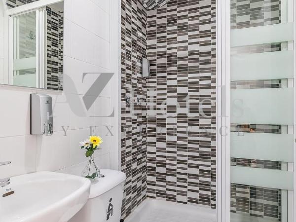 AYZ Sierra de Meira - Auto check-in property : photo 9 de la chambre chambre double avec salle de bains privative