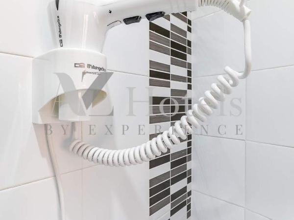 AYZ Sierra de Meira - Auto check-in property : photo 8 de la chambre chambre double avec salle de bains privative