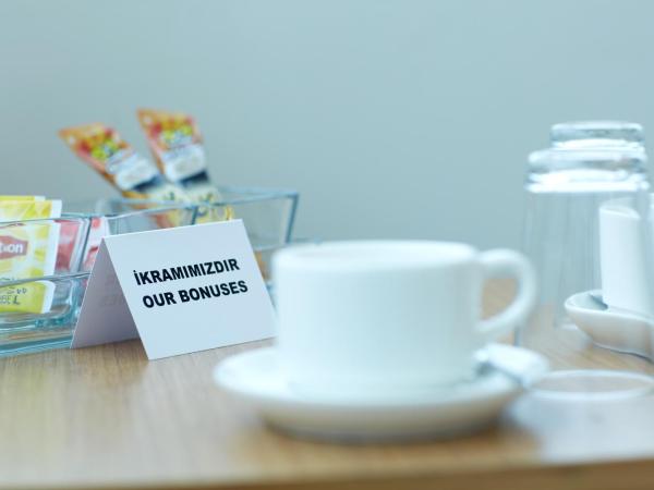 Kartal Palace Taksim Square FAMİLY HOTEL : photo 10 de la chambre chambre simple standard avec vue sur la ville