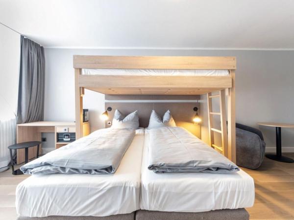 centerroom München City : photo 6 de la chambre appartement avec 3 lits et cuisine