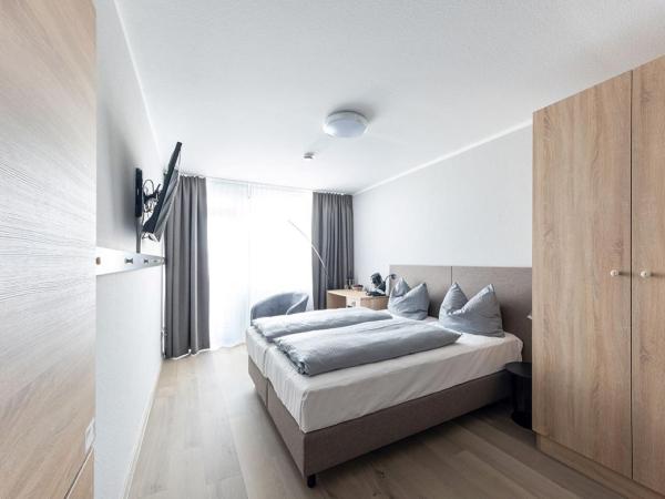 centerroom München City : photo 2 de la chambre chambre double avec balcon et cuisine