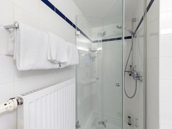 centerroom München City : photo 6 de la chambre chambre double avec balcon et cuisine