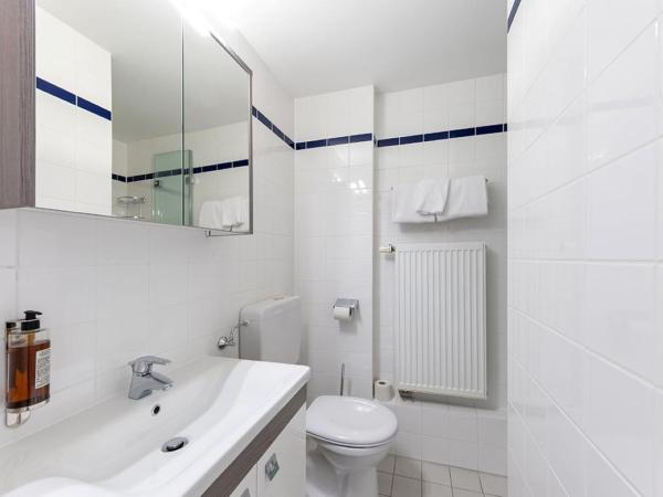 centerroom München City : photo 5 de la chambre chambre double avec balcon et cuisine