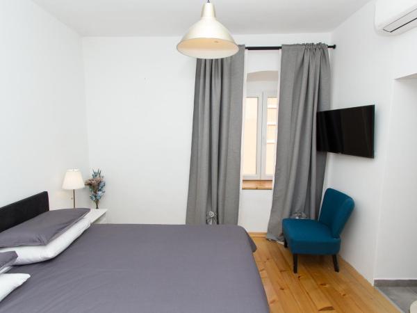 Apartments and Rooms Ille : photo 5 de la chambre chambre double ou lits jumeaux avec salle de bains privative