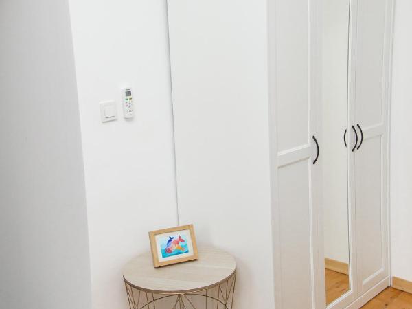 Apartments and Rooms Ille : photo 10 de la chambre chambre double ou lits jumeaux avec salle de bains privative