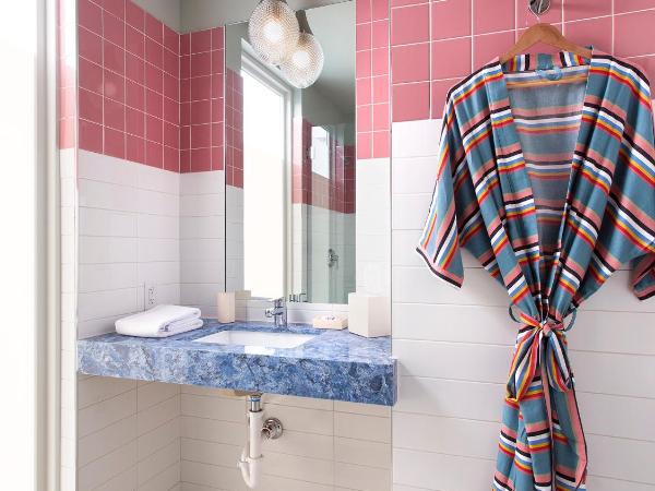 East Austin Hotel : photo 4 de la chambre chambre lit queen-size - salle de bains extérieure