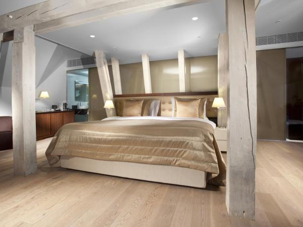 Hotel KINGS COURT : photo 1 de la chambre suite en duplex tour avec accès au salon et au spa