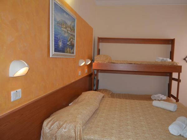 Hotel Karin : photo 2 de la chambre chambre quadruple