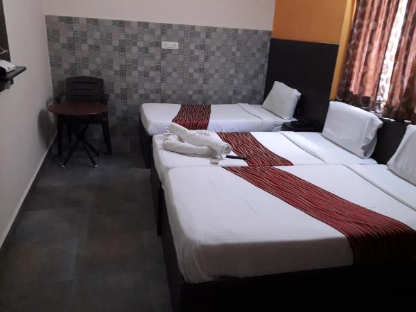 Season 4 Residences -Thiruvanmiyur Near Tidel park Apollo Proton cancer center and IIT Madras Research Park : photo 6 de la chambre chambre familiale deluxe