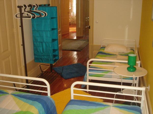 CoolHostel : photo 7 de la chambre chambre triple avec salle de bains commune