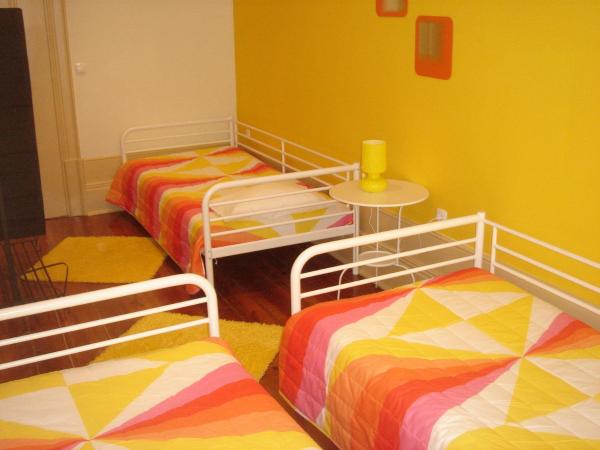 CoolHostel : photo 4 de la chambre chambre triple avec salle de bains commune