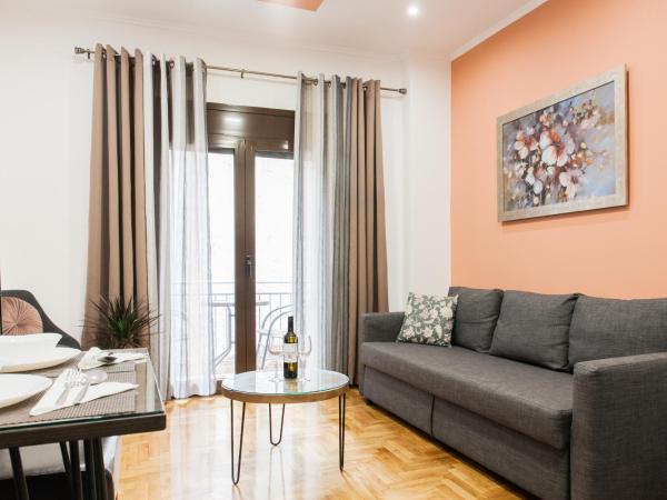 Nicholas Point Apartments and Rooms : photo 6 de la chambre appartement avec balcon