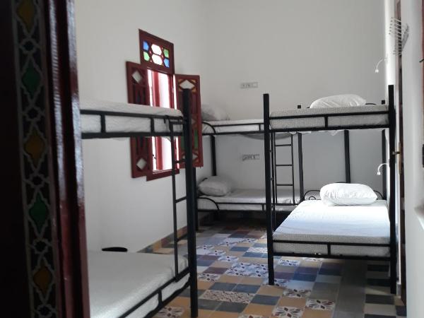 The Riad Hostel Tangier : photo 2 de la chambre lit dans dortoir pour femmes de 6 lits