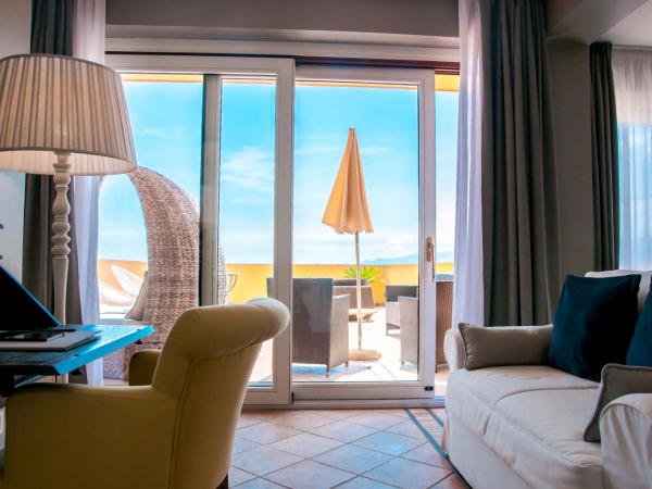 Villa Le Terrazze Charming Rooms : photo 5 de la chambre suite avec terrasse 